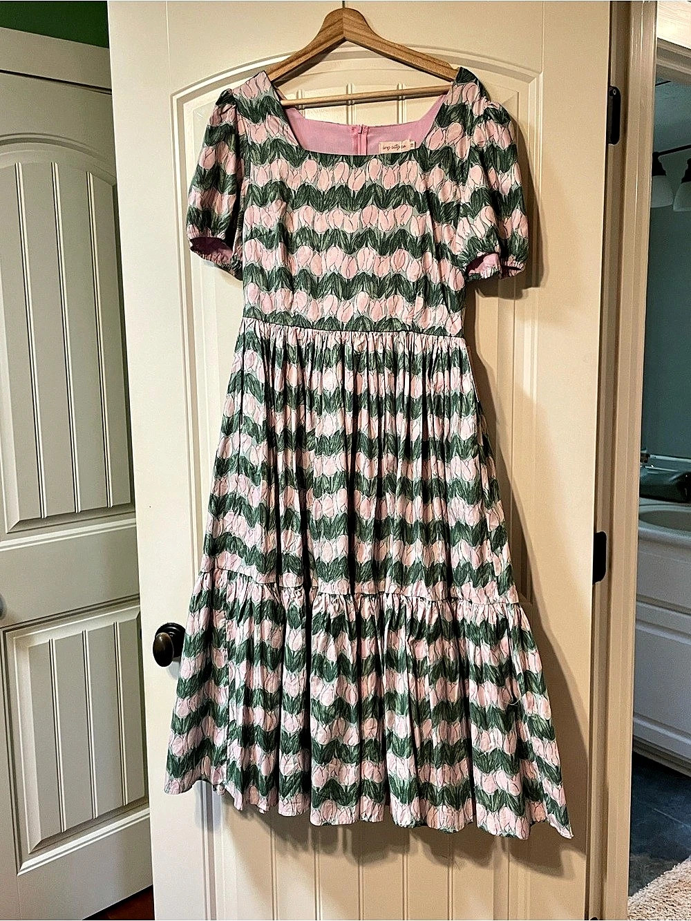 ivy city co. April Dress. Floral Midi Dress Pink & Green Size 10 NWT